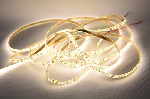 Taśma 2835 ciepła biała 120 led 12V 9,6W IP65(kod 4543).jpg