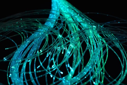 ŚWIATŁOWODY ŚWIECĄCE BOKIEM