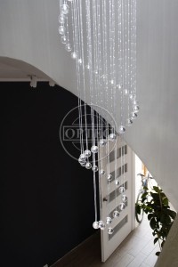 Żyrandol światłowodowy 60cm SPIRALA 120 punktów 3m. Widok z boku.