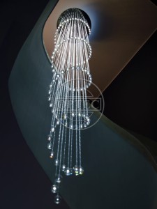 Żyrandol światłowodowy 60cm SPIRALA 120 punktów 3m. Widok po skosie z dołu.
