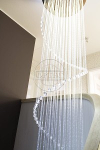Żyrandol światłowodowy 60cm SPIRALA 120 punktów 3m. Widok z boku.
